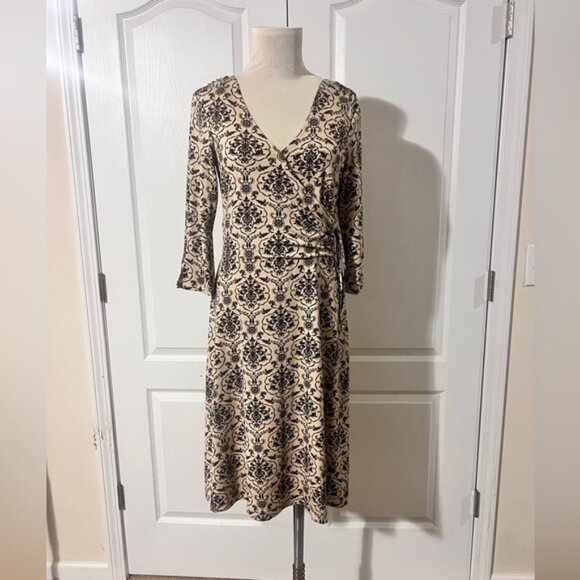 Roulette Knee Length Dress with 3/4 Sleeves - sz M - Picture 2 of 6